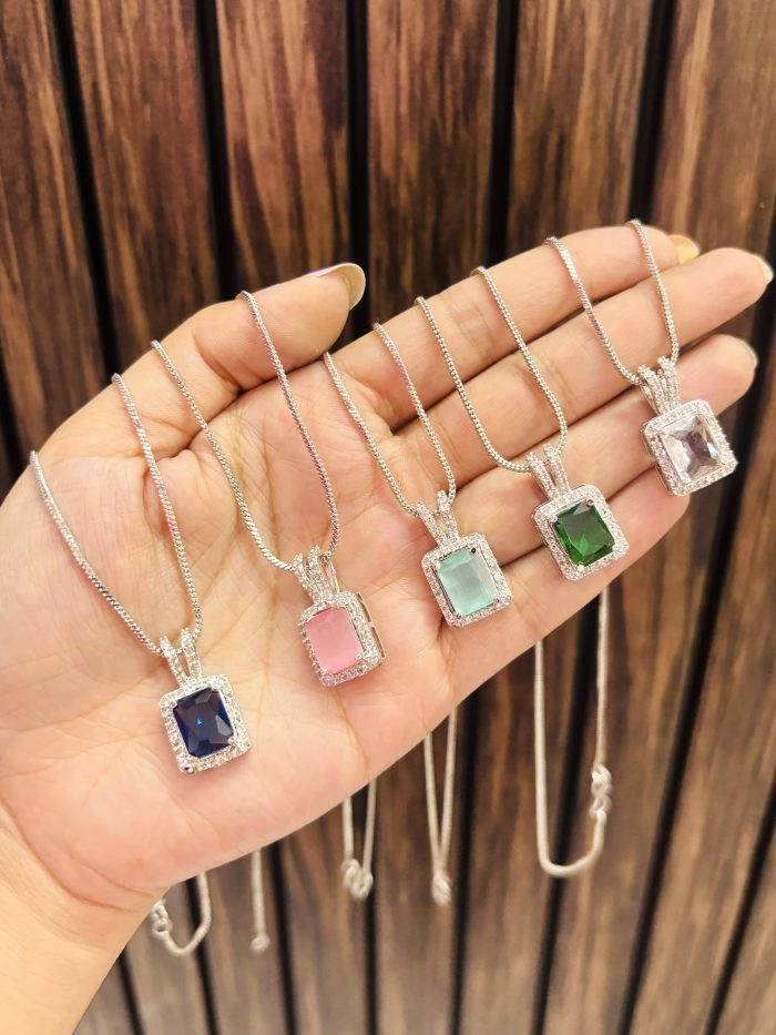 Square ad pendent necklace - Image 1