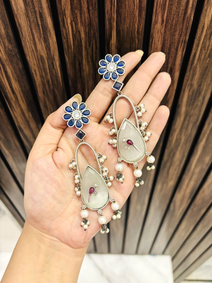 Panchi brass earrings blue-grey - Image 1
