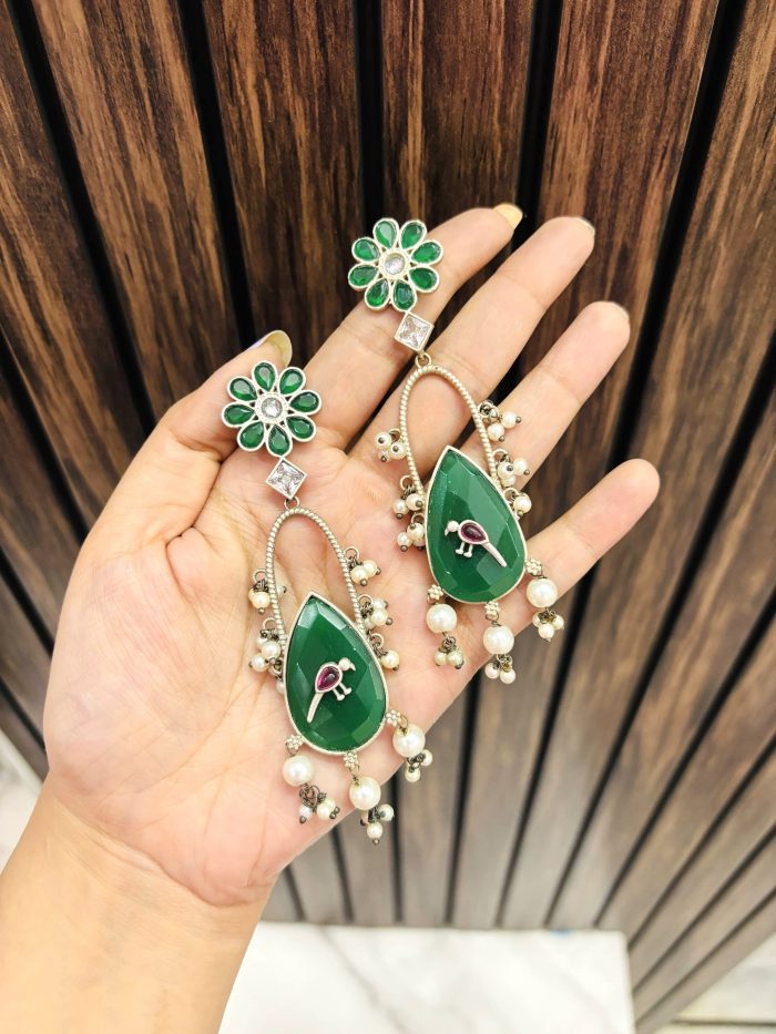 Panchi brass earrings Green - Image 1