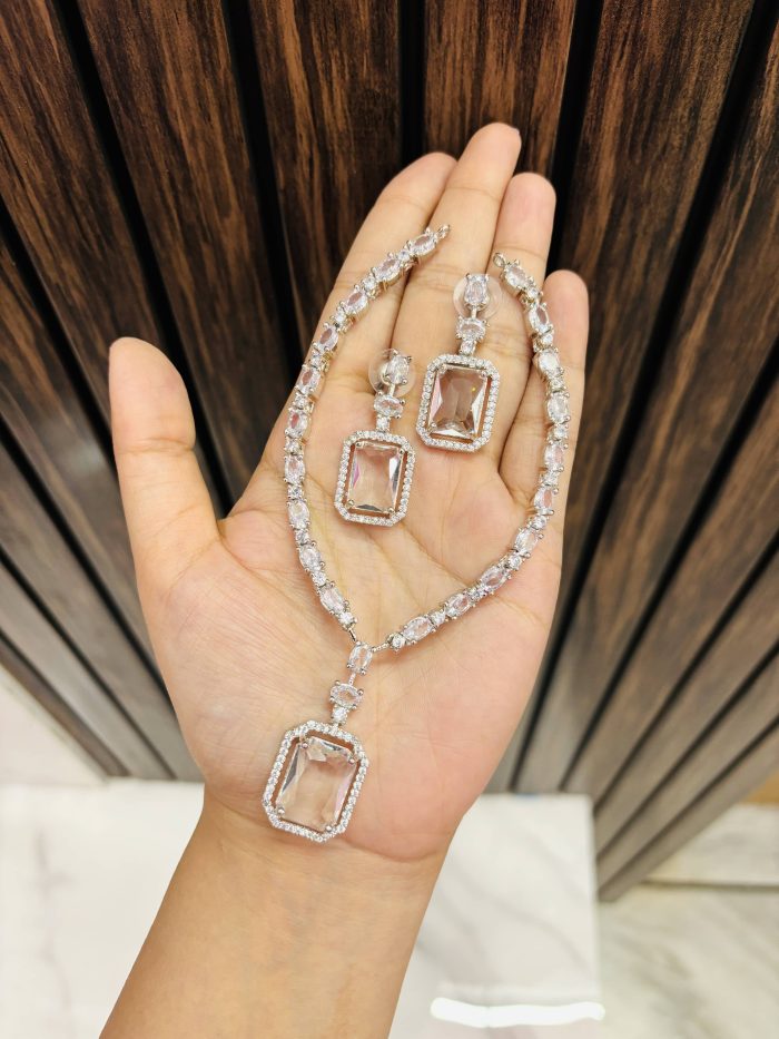 Ayesha Ad necklace white - Image 1