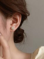 Pearl flower earrings