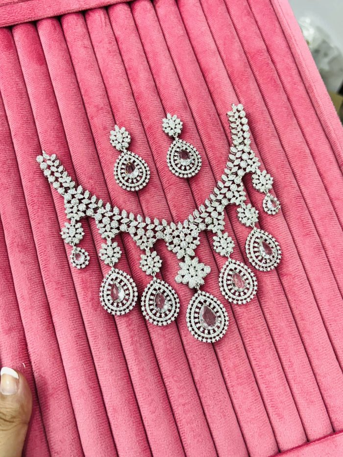 Suhani ad necklace White - Image 1