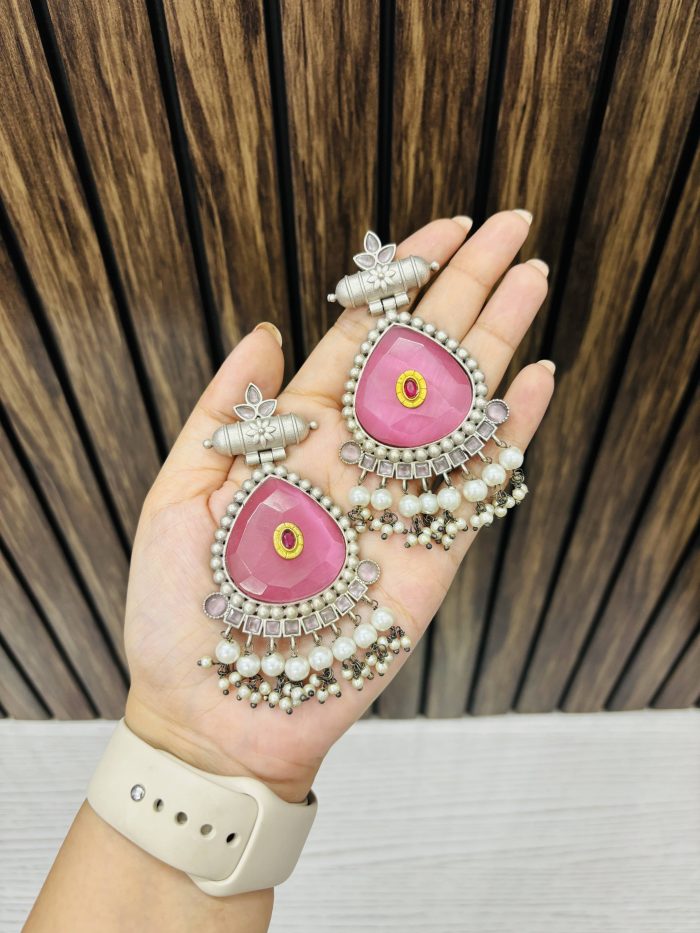 Rachna brass earrings pink - Image 1