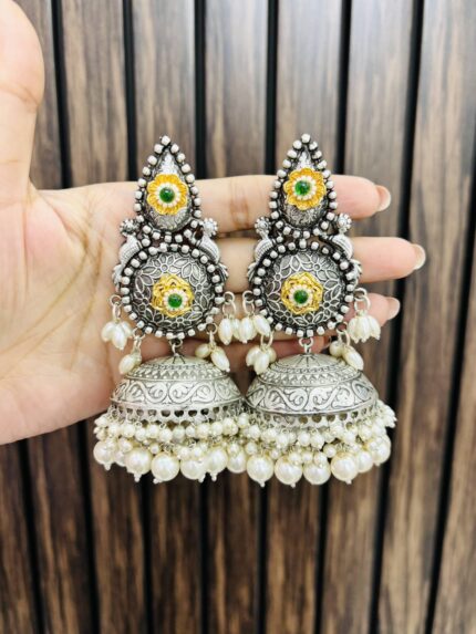 Circle leaf brass earrings