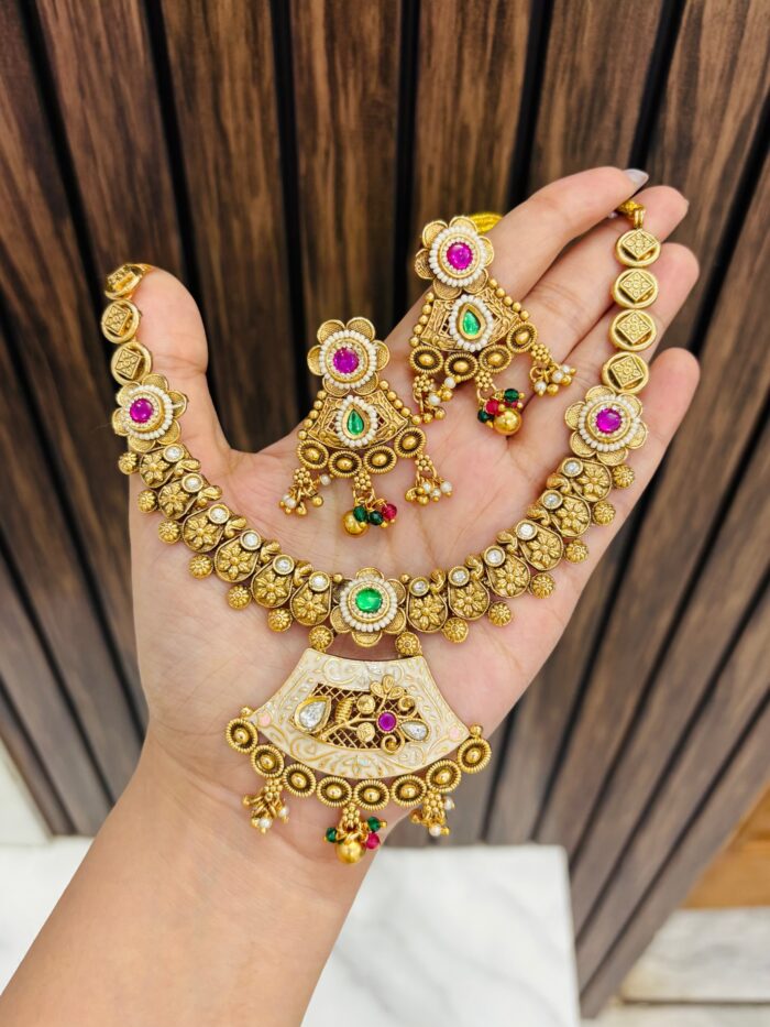 Chavi gold a like necklace - Image 1