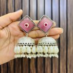 Rhombus brass earrings pink