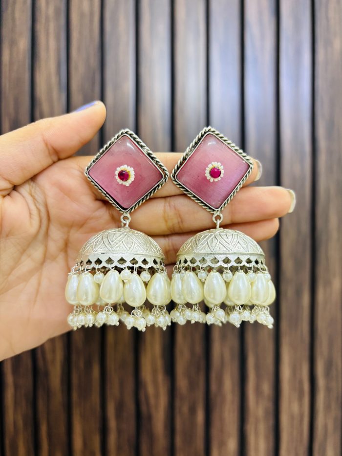 Rhombus brass earrings pink - Image 1