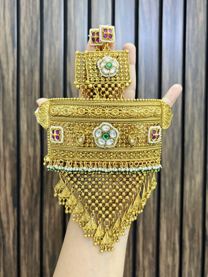 Lavanya gold a like necklace - Image 1