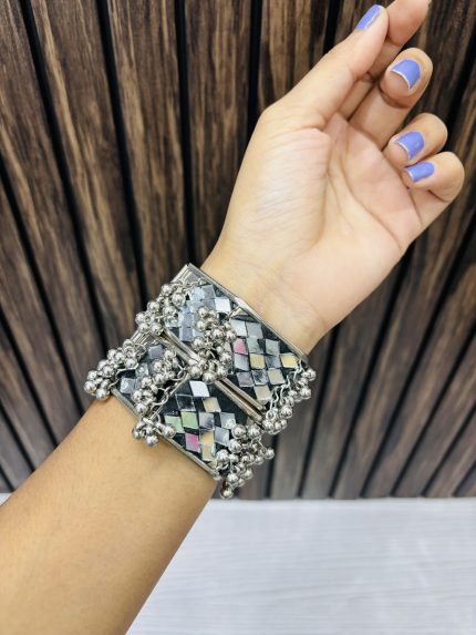mirror kade adjustable