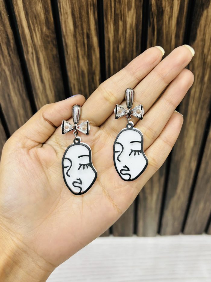 Face earrings - Image 1