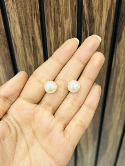 Small Pearl earrings