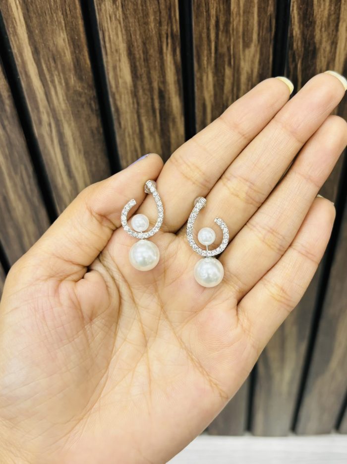 Two Pearl earrings - Image 1