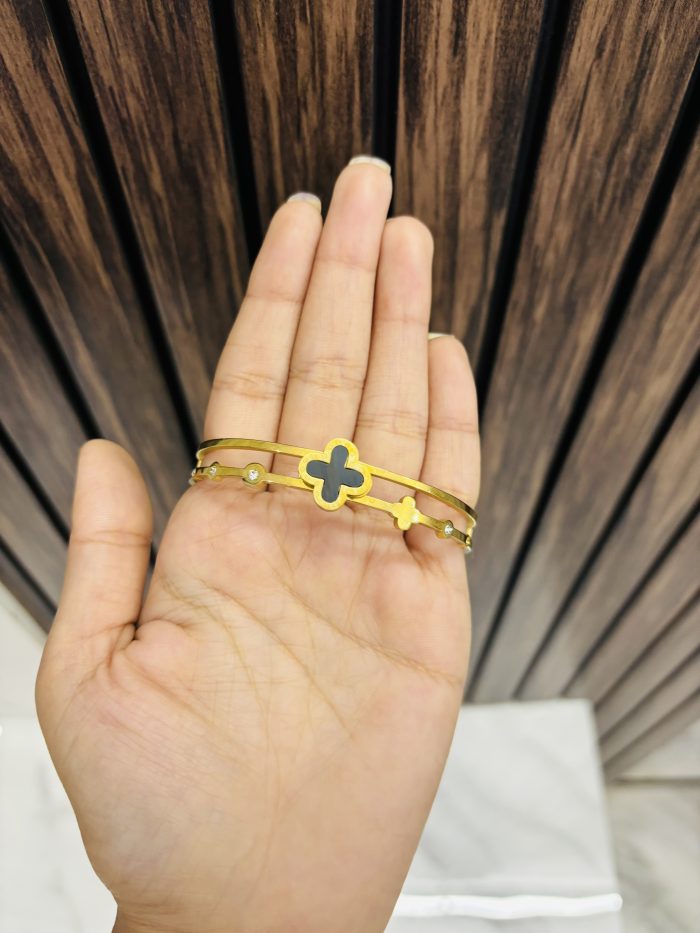 Flower anti tarnish bracelet - Image 1