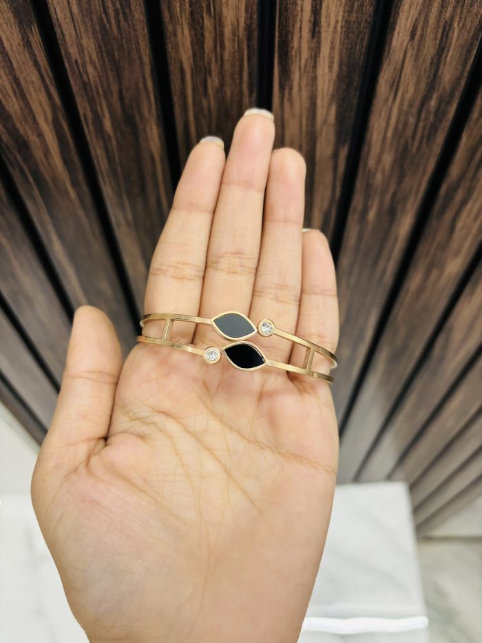 2 leaf anti tarnish bracelet - Image 1