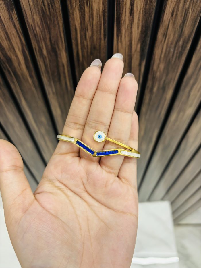 Small evil eye anti tarnish bracelet - Image 1