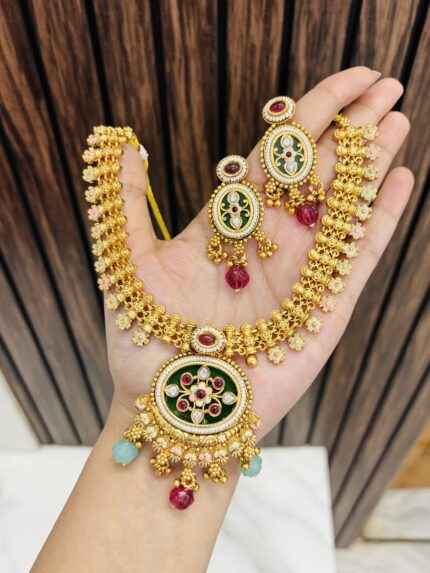 Kareena gold a like necklace oval green