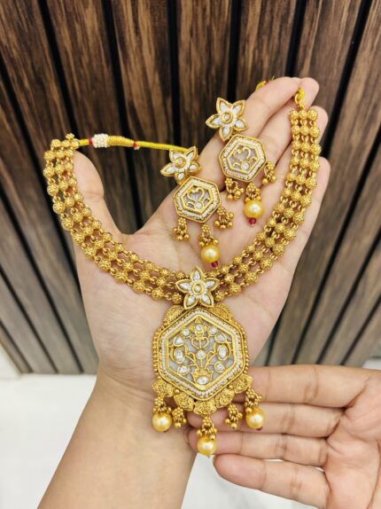 Kareena gold a like necklace