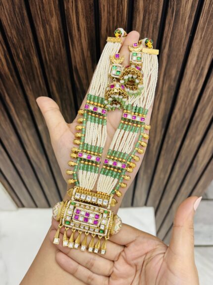 Avani gold a like necklace mint