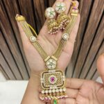 Baani gold a like necklace
