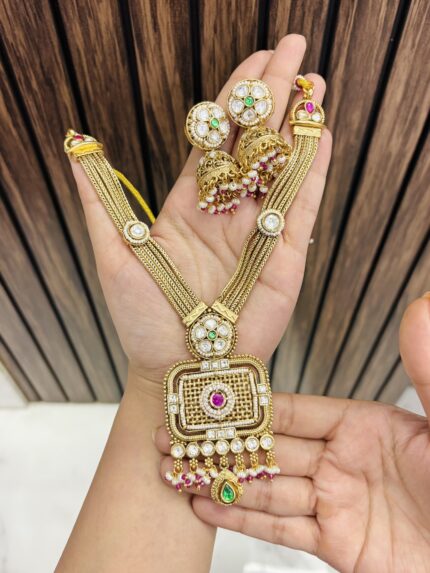 Baani gold a like necklace