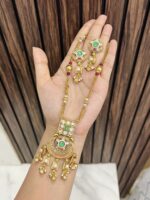 Akira necklace green