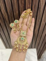 Akira necklace green - Image 2