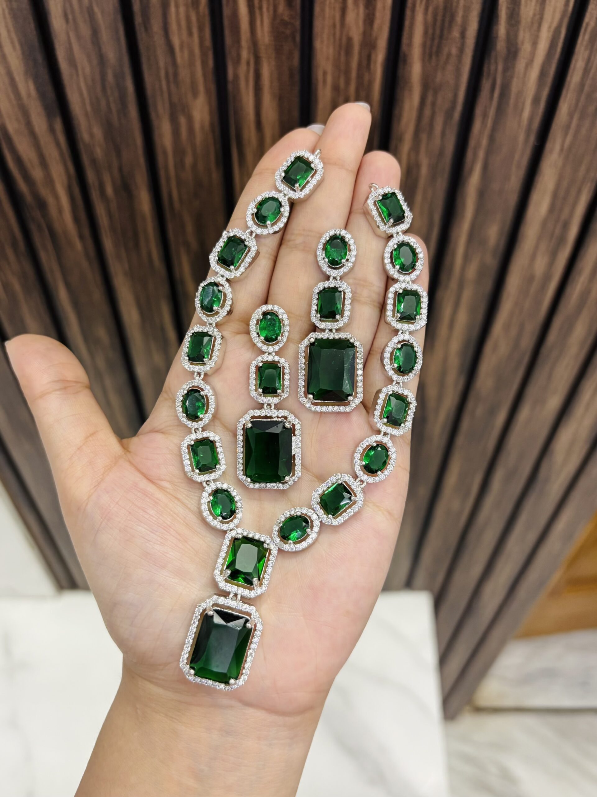 IMG_5892-compressed Simi ad green necklace - Image 1