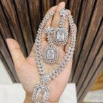 Sonika ad necklace white
