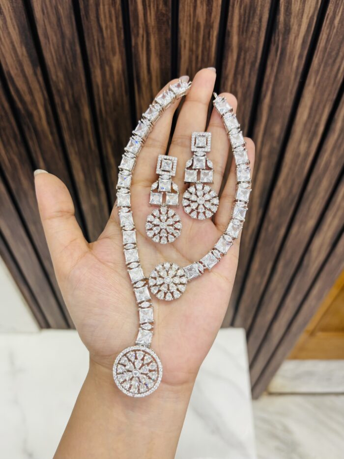 2 circle ad necklace - Image 1