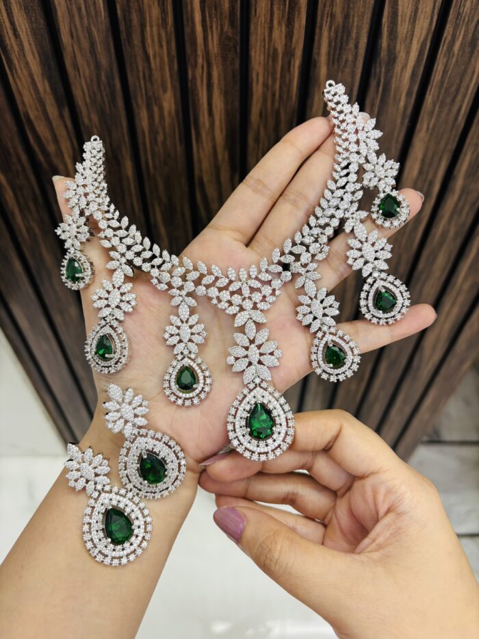 madhavi ad necklace - Image 1