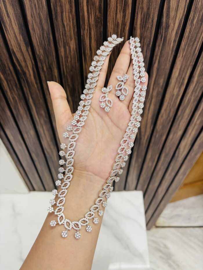 Long ad necklace - Image 1
