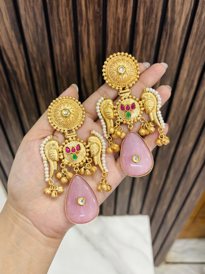 srushti brass earring pink - Image 1