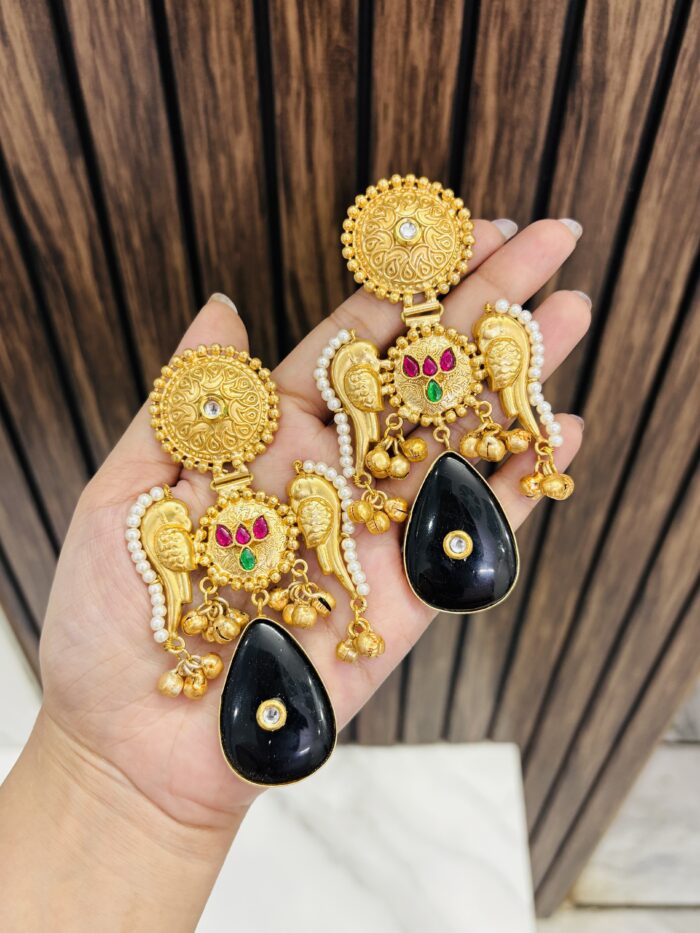 srushti brass earring black - Image 1