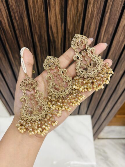 Rakshi earrings with mangtika white