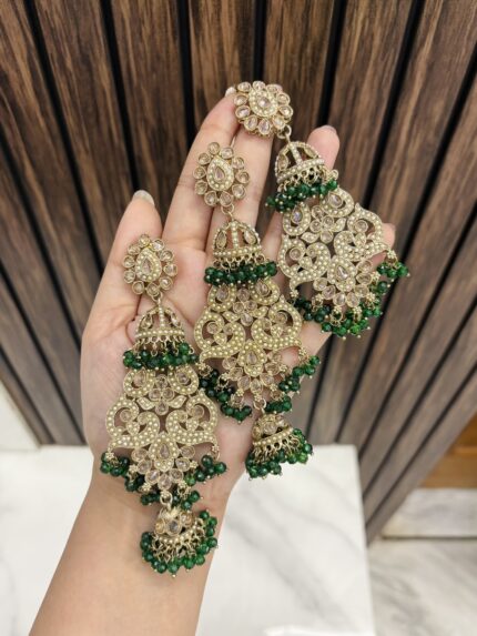 Earrings with mangtika green