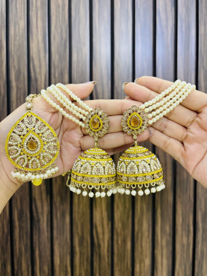 Earrings with mangtika yellow - Image 1