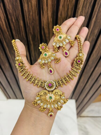 Oval gold a like necklace