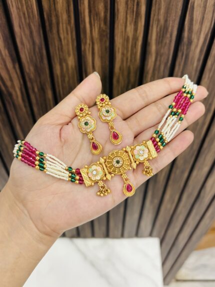 Shivi golden necklace