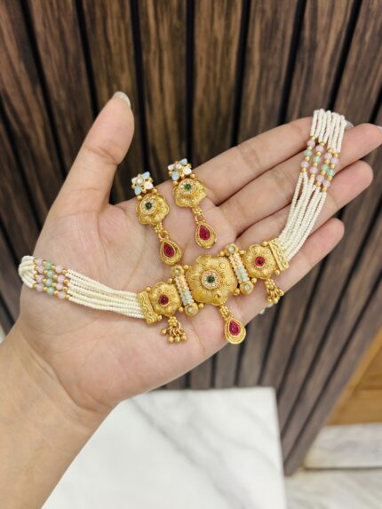 Sonakshi golden necklace
