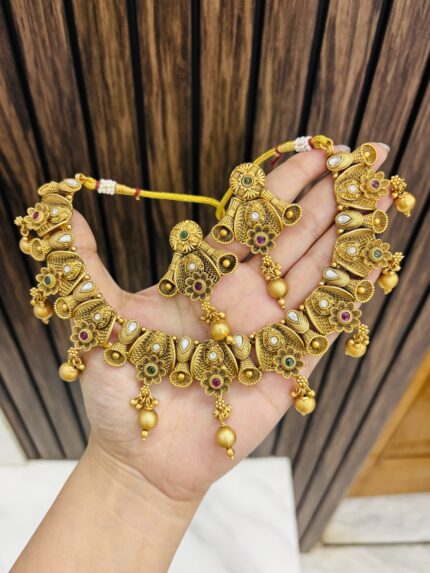 Javiri gold a like necklace