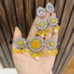 Flower brass choker yellow