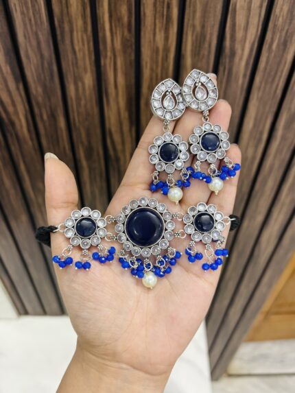 Flower brass choker blue