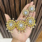 Three flower brass choker yellow