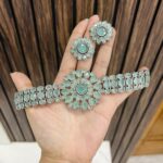 Flower brass choker mint