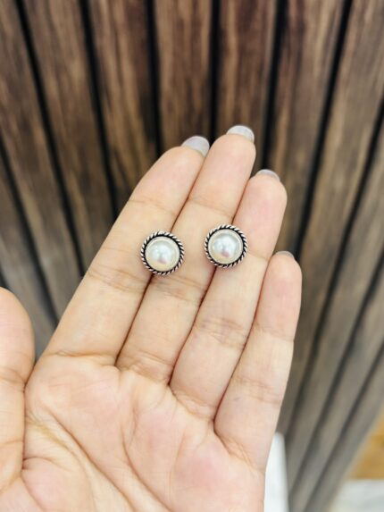 Pearl studs earrings