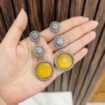 Three circle brass earrings yellow