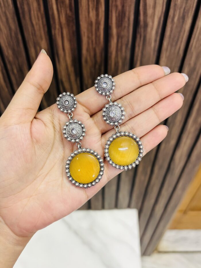 Three circle brass earrings yellow - Image 1