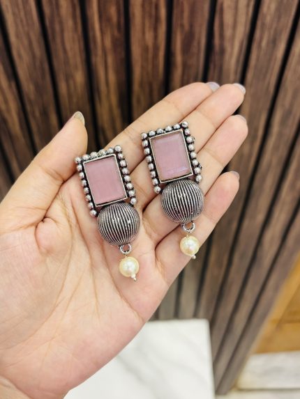 Rectangular brass earrings pink