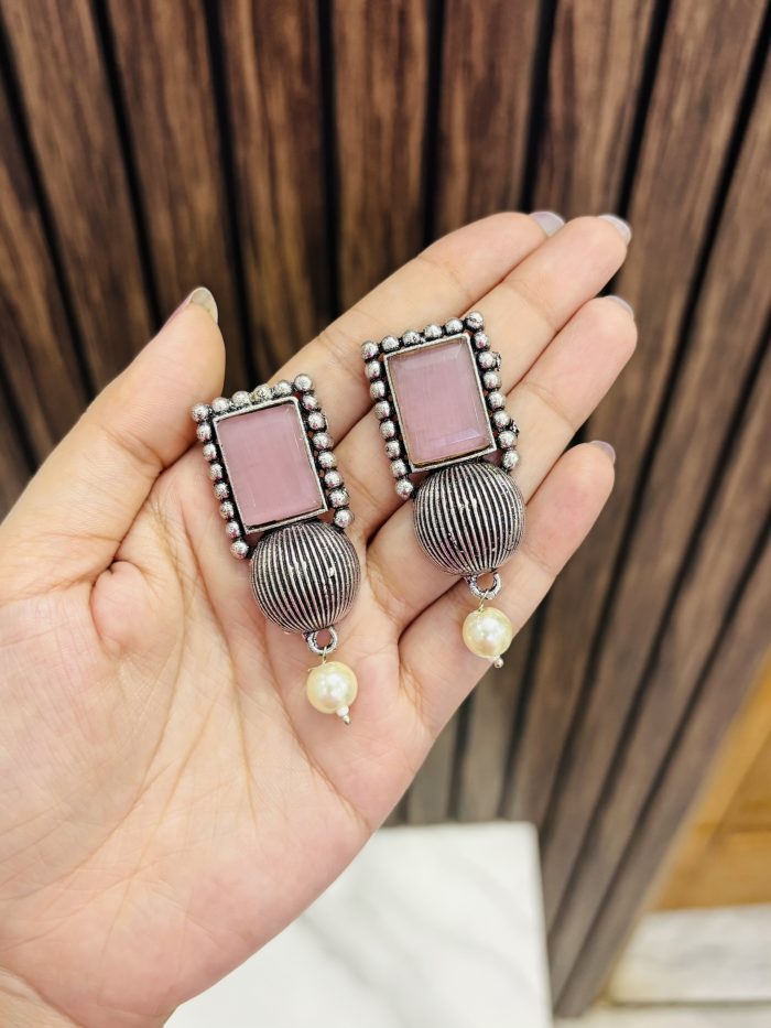 Rectangular brass earrings pink - Image 1