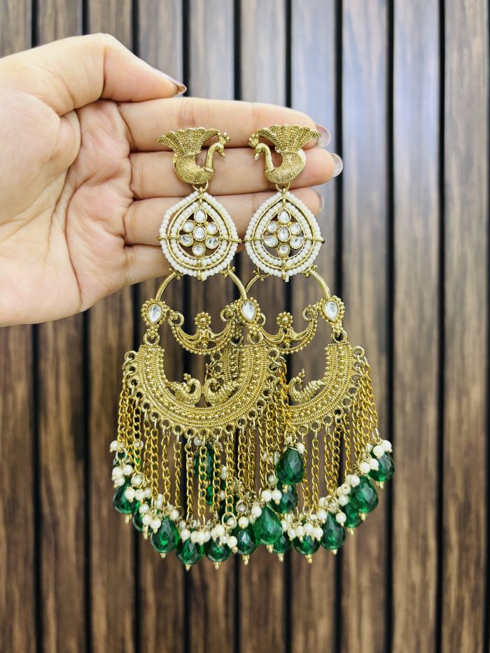 Geeshu earrings Green - Image 1
